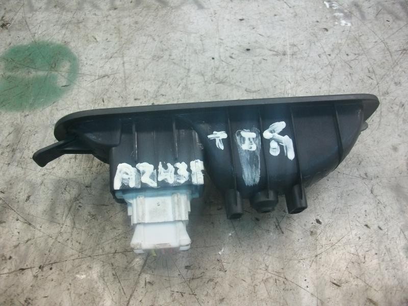 Recambio de mando elevalunas trasero izquierdo para renault scenic ii grand dynamique referencia OEM IAM   