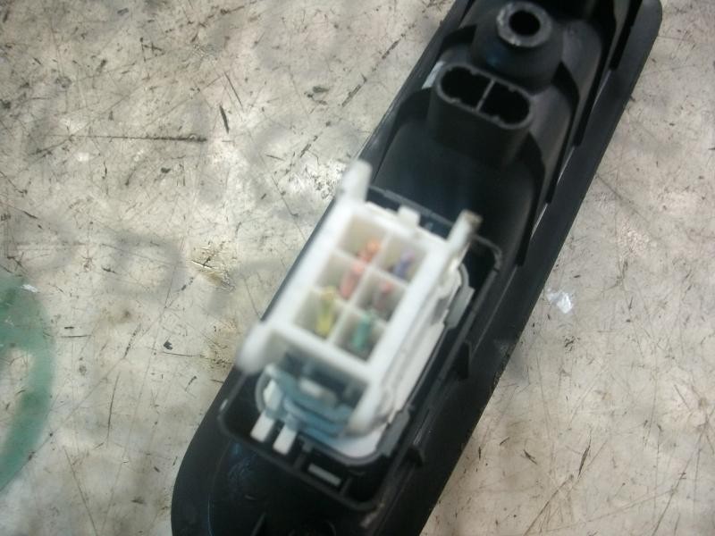 Recambio de mando elevalunas trasero izquierdo para renault scenic ii grand dynamique referencia OEM IAM   