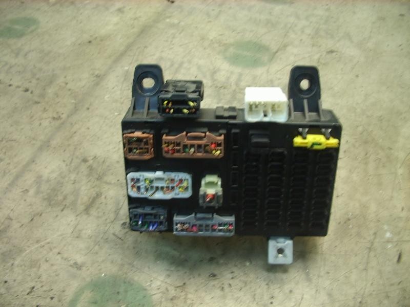 Recambio de caja reles / fusibles para hyundai getz (tb) 1.5 crdi gls referencia OEM IAM 911981C010 911981C001 