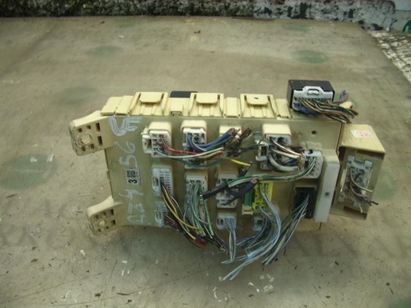 Recambio de caja reles / fusibles para toyota yaris (ncp1/nlp1/scp1) 1.0 linea sol referencia OEM IAM   