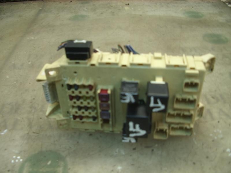 Recambio de caja reles / fusibles para toyota yaris (ncp1/nlp1/scp1) 1.0 linea sol referencia OEM IAM   