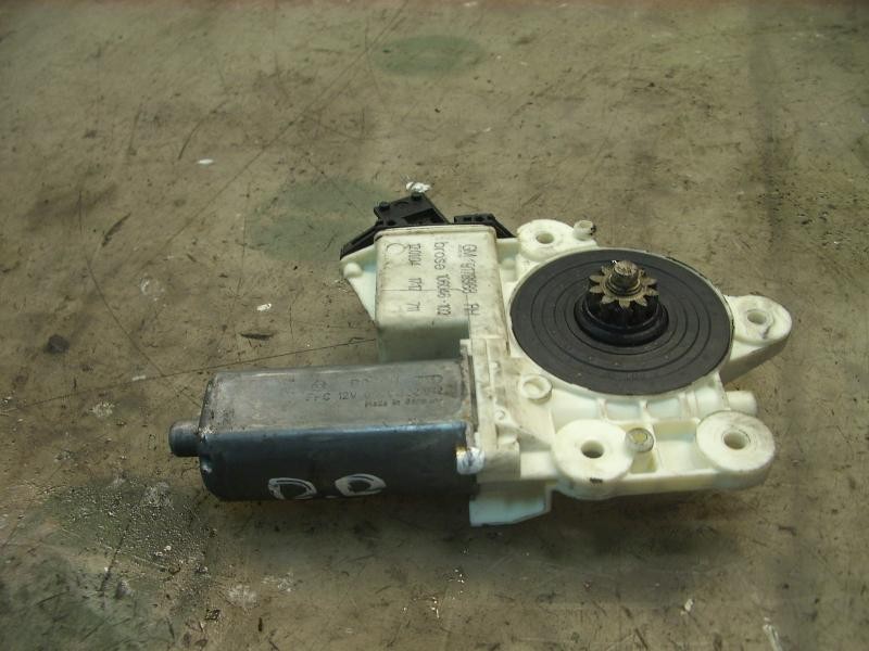 Recambio de motor elevalunas delantero derecho para opel vectra c berlina comfort referencia OEM IAM   