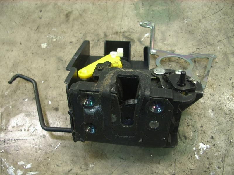 Recambio de cerradura puerta trasera izquierda para kia rio 1.5 crdi referencia OEM IAM 814111G001  