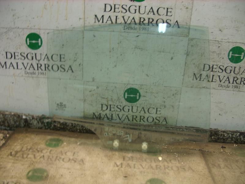 Recambio de cristal puerta trasero derecho para kia rio 1.5 crdi referencia OEM IAM 834211G211  