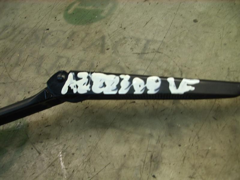 Recambio de brazo limpia delantero derecho para audi a4 avant (b5) 2.5 tdi referencia OEM IAM 8D1955408A  