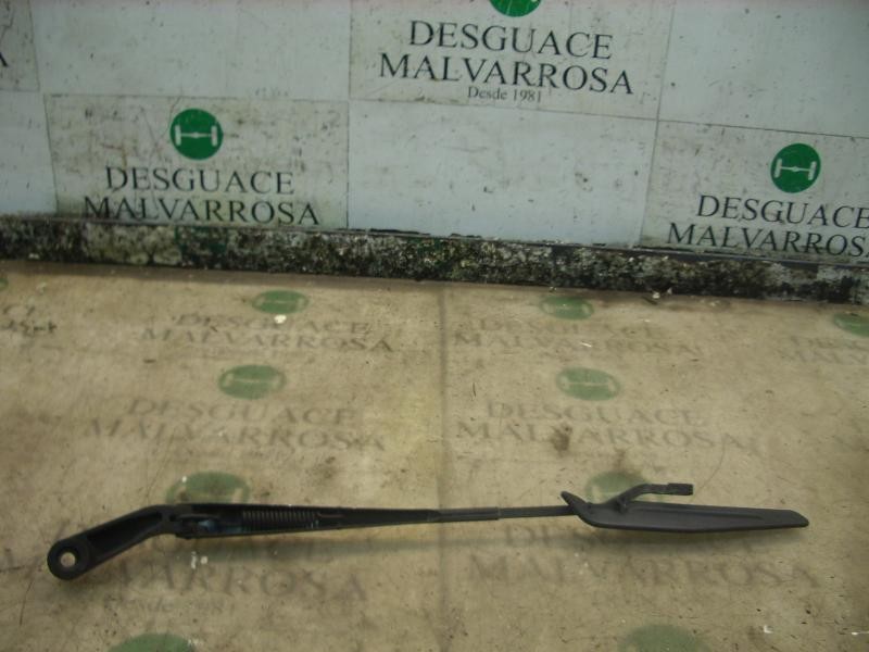 Recambio de brazo limpia delantero izquierdo para opel monterey ls referencia OEM IAM   