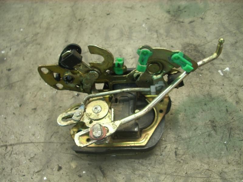 Recambio de cerradura puerta trasera izquierda para opel monterey ls referencia OEM IAM   