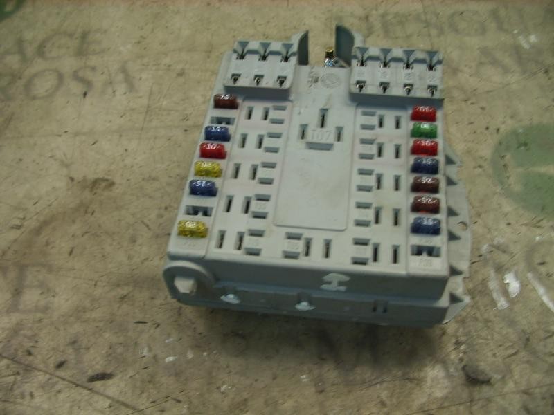 Recambio de caja reles / fusibles para fiat punto berlina (188) referencia OEM IAM 46835603 46835587 