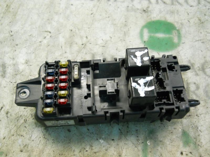 Recambio de caja reles / fusibles para mitsubishi carisma berlina 5 (da0) 1900 di-d avance referencia OEM IAM   
