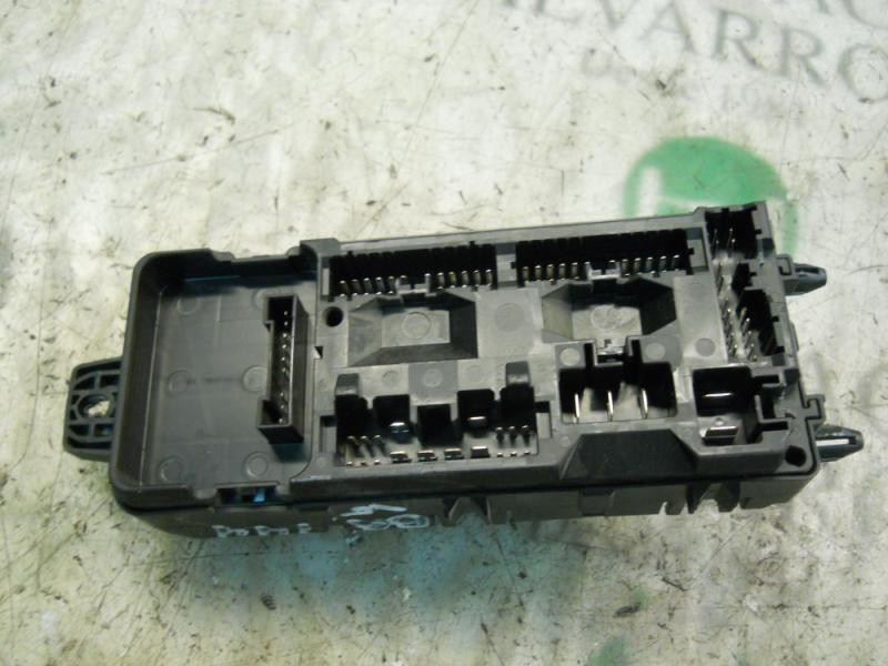 Recambio de caja reles / fusibles para mitsubishi carisma berlina 5 (da0) 1900 di-d avance referencia OEM IAM   