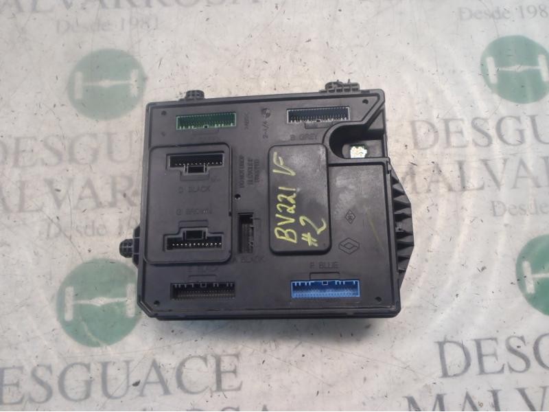 Recambio de caja reles / fusibles para renault megane iii berlina 5 p expression referencia OEM IAM   