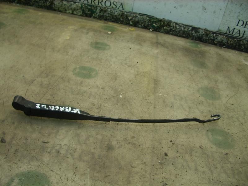 Recambio de brazo limpia delantero izquierdo para opel corsa c enjoy referencia OEM IAM   