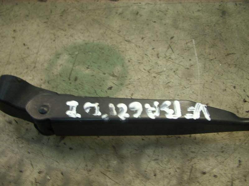 Recambio de brazo limpia delantero izquierdo para opel corsa c enjoy referencia OEM IAM   