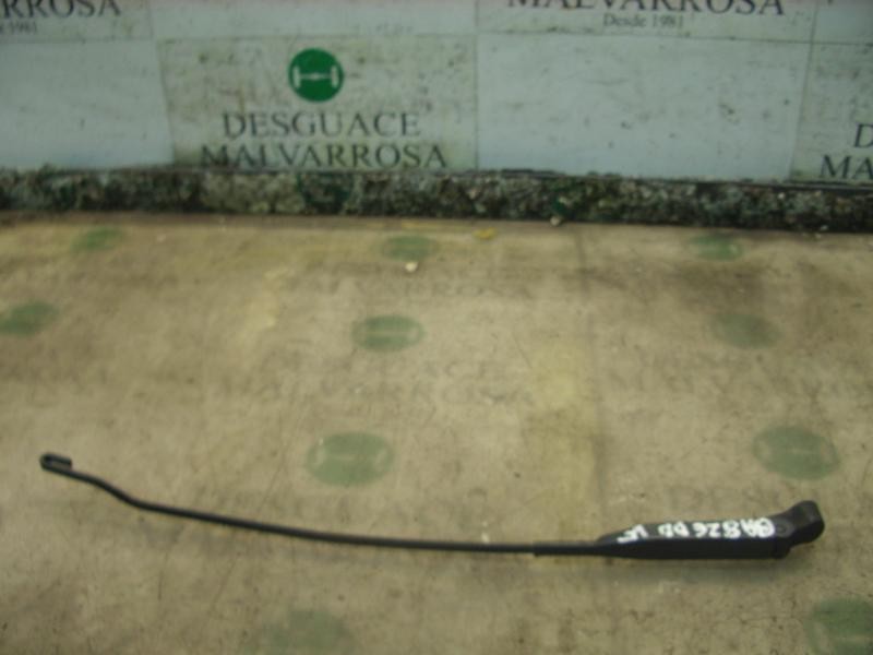 Recambio de brazo limpia delantero derecho para opel corsa c elegance referencia OEM IAM   