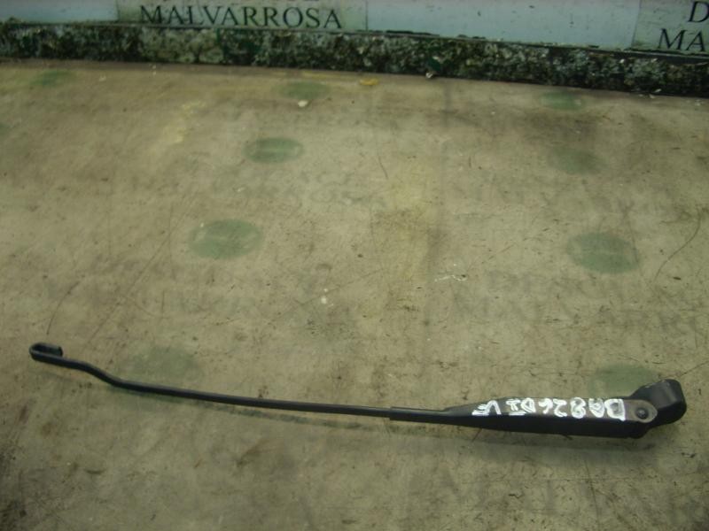 Recambio de brazo limpia delantero izquierdo para opel corsa c elegance referencia OEM IAM   