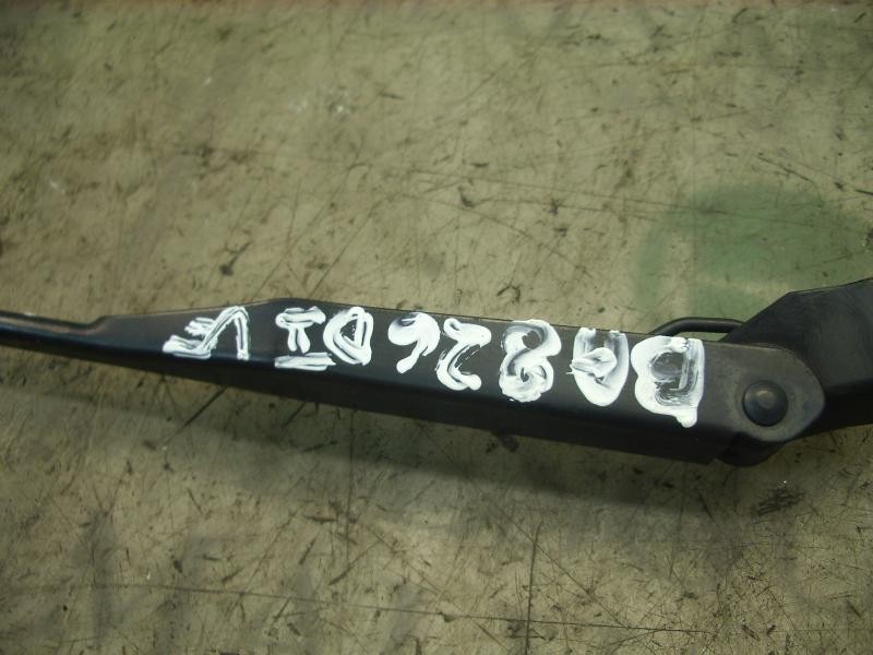 Recambio de brazo limpia delantero izquierdo para opel corsa c elegance referencia OEM IAM   