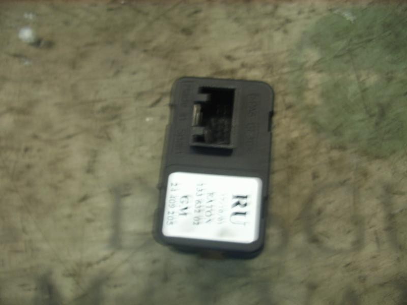 Recambio de mando elevalunas delantero izquierdo para opel corsa c elegance referencia OEM IAM   