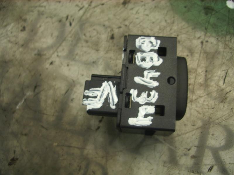 Recambio de mando elevalunas trasero derecho para peugeot 307 break / sw (s1) break xs referencia OEM IAM   