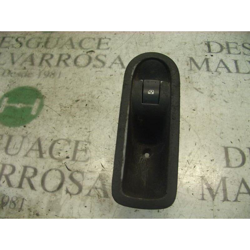 Recambio de mando elevalunas trasero derecho para renault megane ii berlina 5p confort expression referencia OEM IAM   