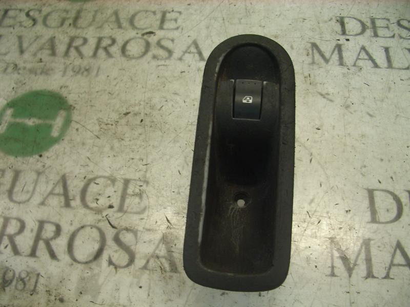 Recambio de mando elevalunas trasero derecho para renault megane ii berlina 5p confort expression referencia OEM IAM   