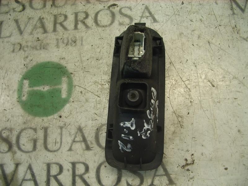 Recambio de mando elevalunas trasero izquierdo para renault megane ii berlina 5p confort expression referencia OEM IAM   