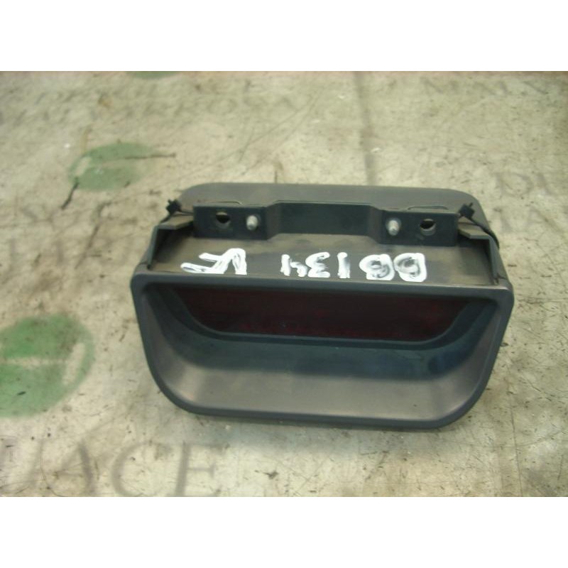 Recambio de piloto trasero central para kia carnival td ls referencia OEM IAM   