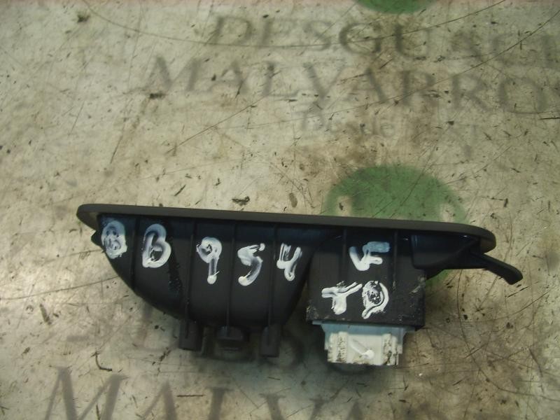 Recambio de mando elevalunas trasero derecho para renault scenic ii confort dynamique referencia OEM IAM   