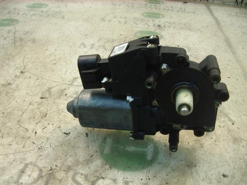 Recambio de motor elevalunas delantero izquierdo para audi a4 berlina (b5) 1.9 tdi referencia OEM IAM   
