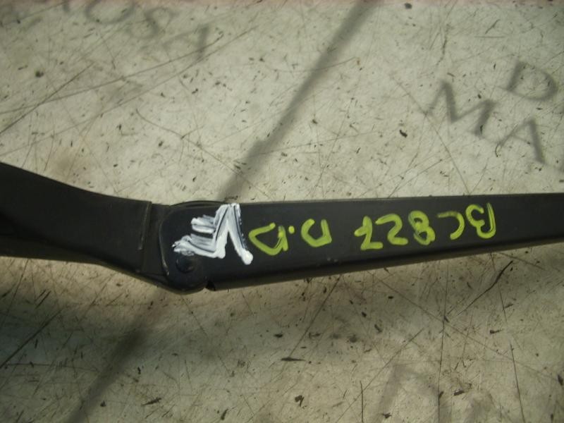 Recambio de brazo limpia delantero derecho para nissan almera tino (v10m) comfort referencia OEM IAM 28886BU000  