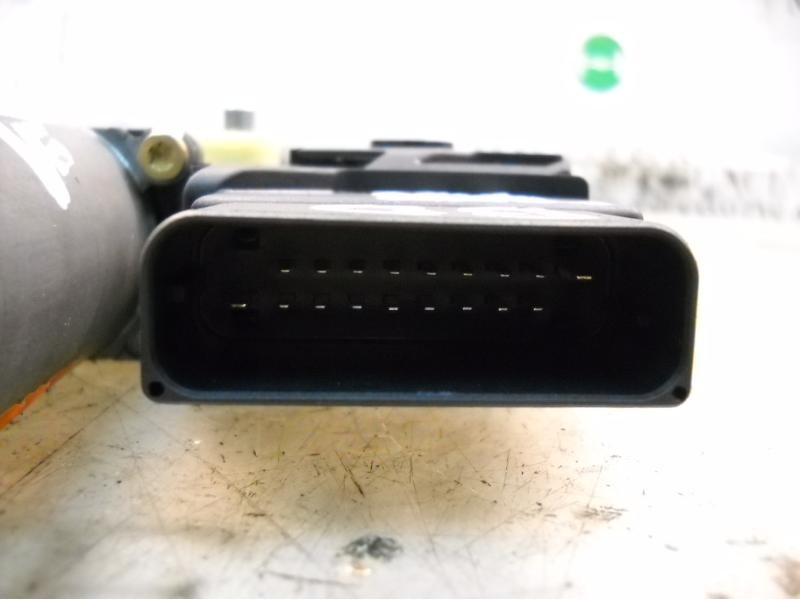 Recambio de motor elevalunas trasero derecho para volkswagen golf iv berlina (1j1) básico referencia OEM IAM   