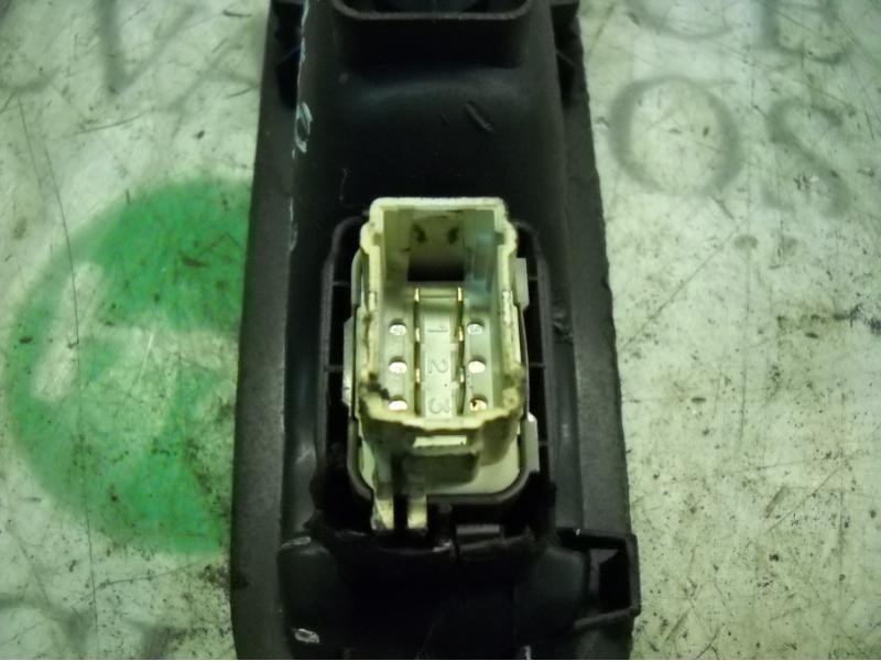 Recambio de mando elevalunas trasero izquierdo para renault megane ii berlina 5p authentique referencia OEM IAM   