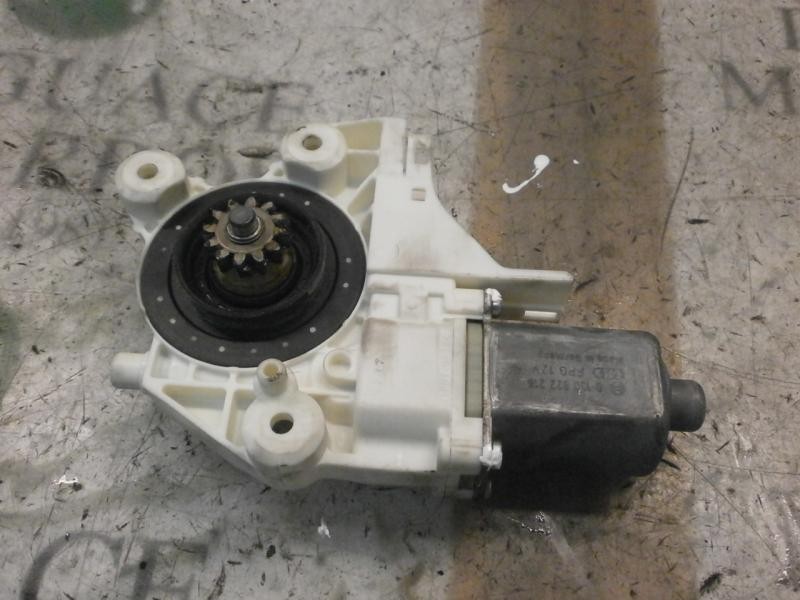 Recambio de motor elevalunas delantero derecho para ford focus berlina (cap) sport referencia OEM IAM   