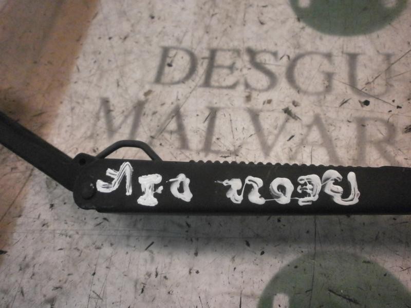 Recambio de brazo limpia delantero izquierdo para kia carens 2.0 crdi ex monovolumen referencia OEM IAM   