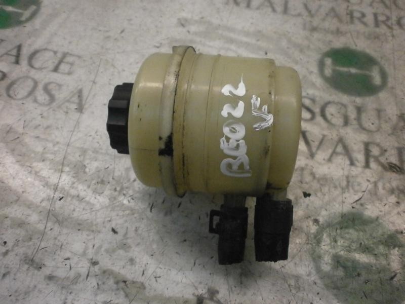 Recambio de deposito servo para kia carens 2.0 crdi ex monovolumen referencia OEM IAM   