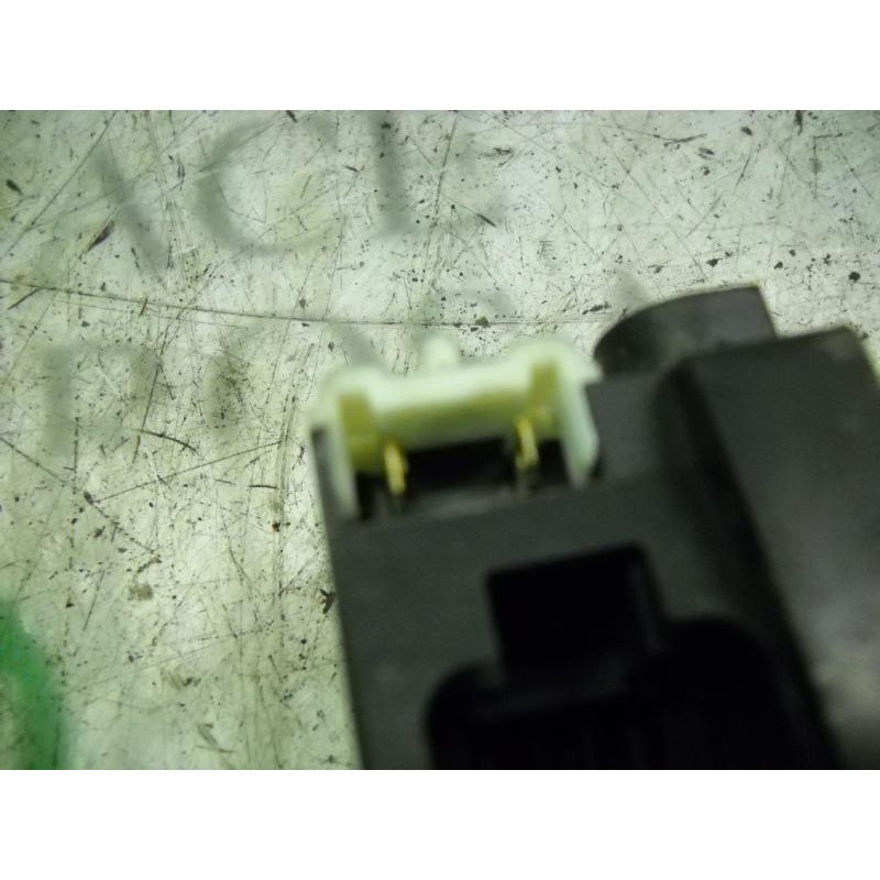 Recambio de cerradura puerta delantera derecha para renault clio ii fase ii (b/cb0) authentique referencia OEM IAM   