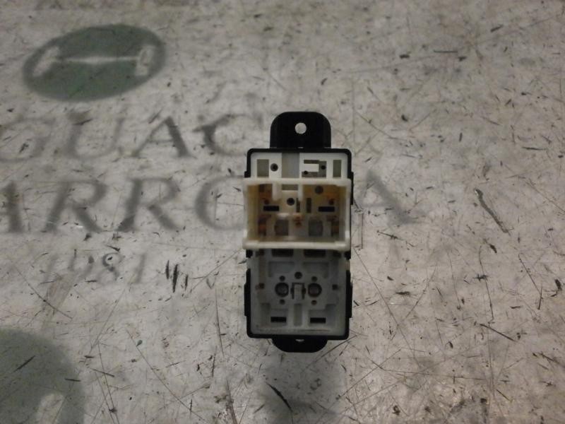 Recambio de mando elevalunas trasero derecho para hyundai accent (mc) gl crdi referencia OEM IAM 935801E000 202005491 202005491