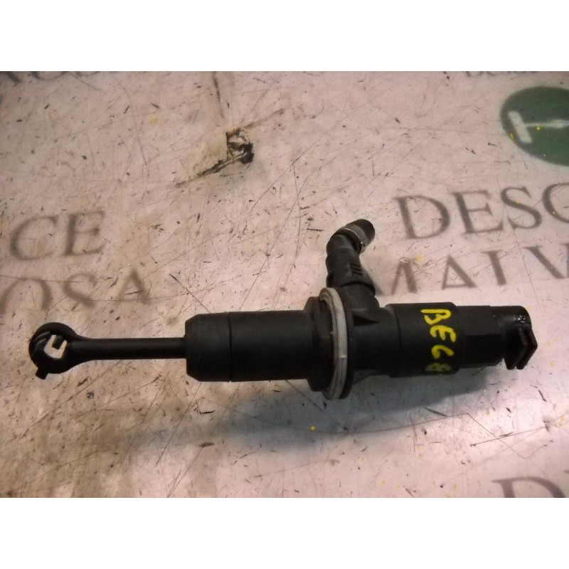 Recambio de bomba embrague para renault clio ii fase ii (b/cb0) campus referencia OEM IAM   