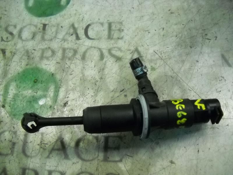 Recambio de bomba embrague para renault clio ii fase ii (b/cb0) campus referencia OEM IAM   