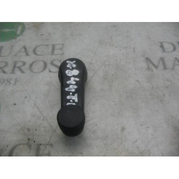 MANETA ELEVALUNAS TRASERA IZQUIERDA 