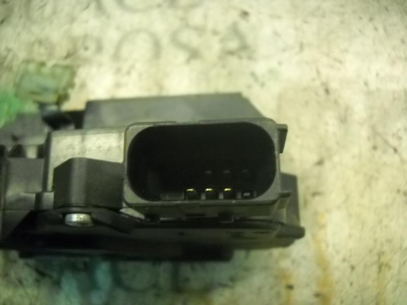 Recambio de cerradura puerta delantera derecha para opel corsa d cosmo referencia OEM IAM   