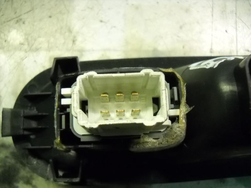 Recambio de mando elevalunas trasero derecho para renault megane ii berlina 5p confort dynamique referencia OEM IAM   
