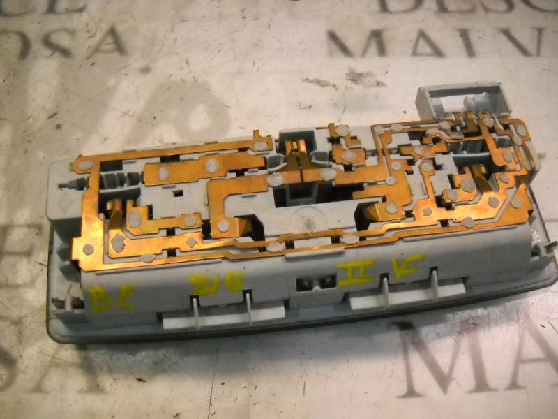 Recambio de piloto interior para renault vel satis (bj0) privilege referencia OEM IAM 8200465794  