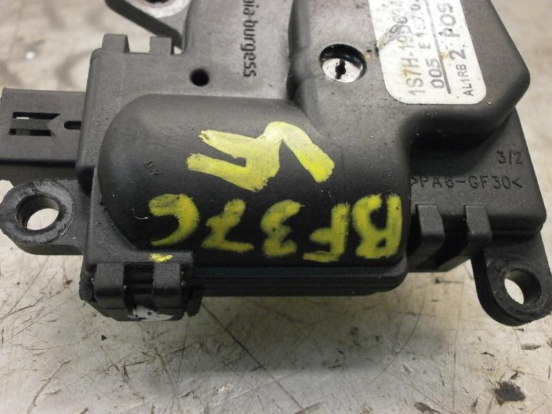 Recambio de motor electrico para ford fiesta (cbk) ghia referencia OEM IAM   