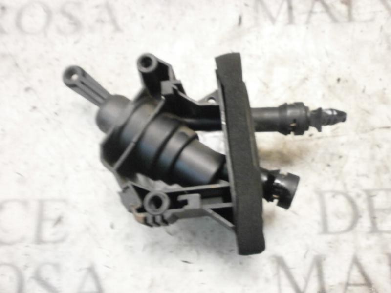 Recambio de bomba embrague para ford fiesta (cbk) ghia referencia OEM IAM   