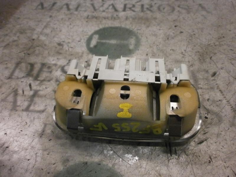 Recambio de piloto interior para citroën c4 coupe collection referencia OEM IAM   