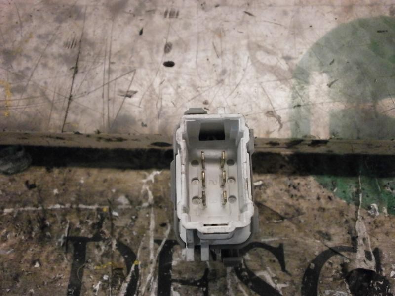 Recambio de mando elevalunas trasero derecho para renault megane ii berlina 5p confort dynamique referencia OEM IAM   