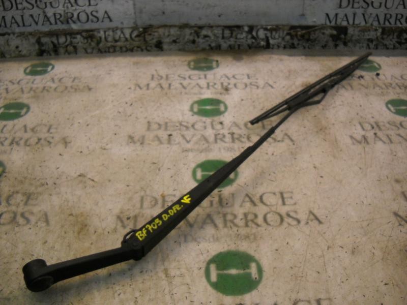 Recambio de brazo limpia delantero derecho para kia carens 2.0 crdi ex monovolumen referencia OEM IAM 0K2FB67321  