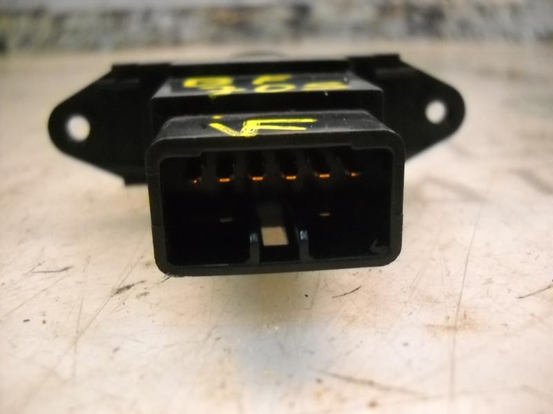 Recambio de warning para kia carens 2.0 crdi ex monovolumen referencia OEM IAM 0K2FB664H0 864W0140 864W0140