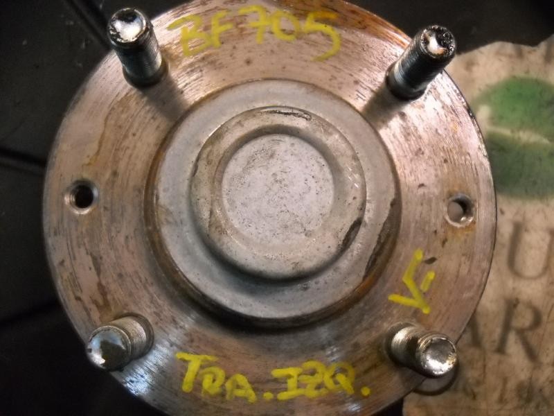 Recambio de mangueta trasera izquierda para kia carens 2.0 crdi ex monovolumen referencia OEM IAM 0K2FB26120C  