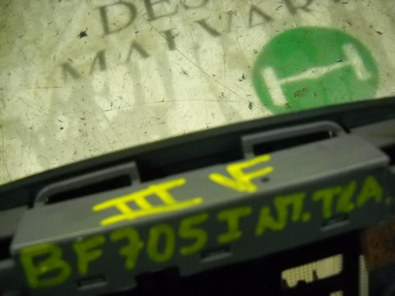 Recambio de piloto interior para kia carens 2.0 crdi ex monovolumen referencia OEM IAM 0K2FA5144044  